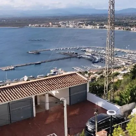 Villa Maison Face A La Au-dessus De La Baie De *