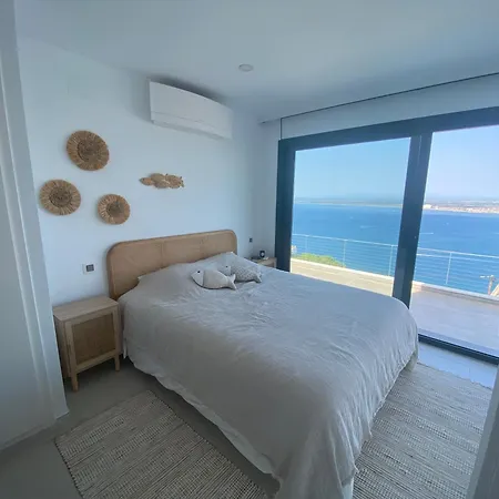 Maison Face A La Au-dessus De La Baie De Villa *