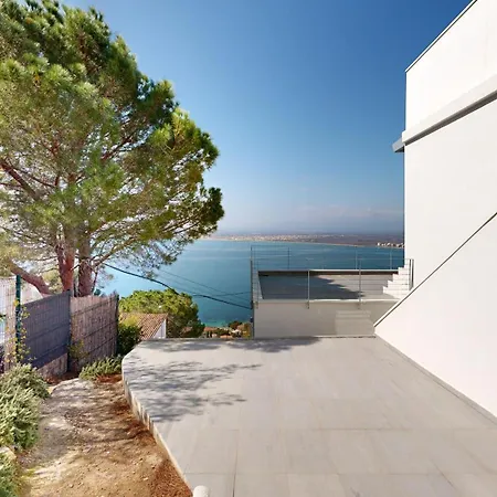 Maison Face A La Au-dessus De La Baie De Villa