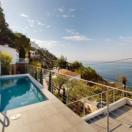 Villa Maison Face A La Au-dessus De La Baie De *
