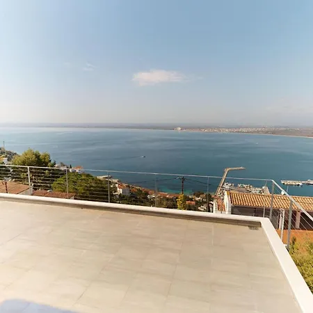 Villa Maison Face A La Au-dessus De La Baie De