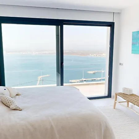 Maison Face A La Au-dessus De La Baie De * Roses