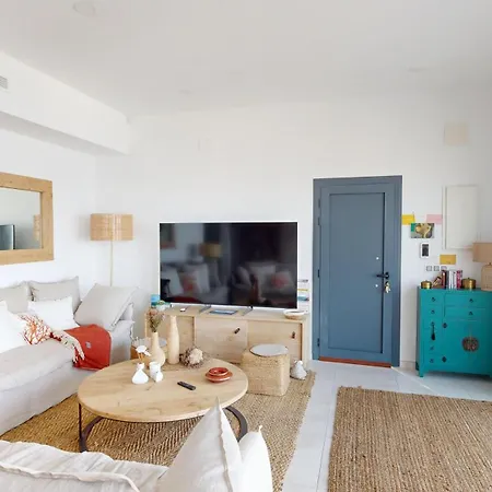 Maison Face A La Au-dessus De La Baie De *